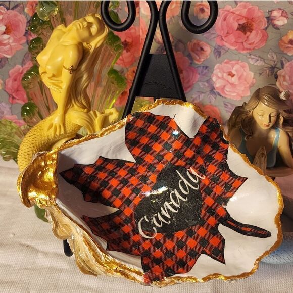 Other - DECOUPAGE CANADIAN MAPLE LEAF OYSTER SHELL